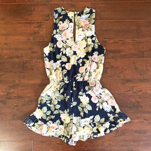 SHOW ME YOUR MUMU Floral Riri Romper Navy Cream Size Medium Surplice Neckine - Picture 7 of 13